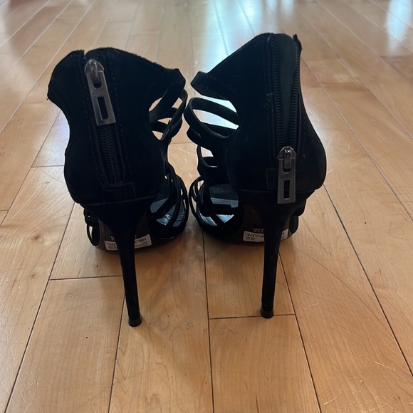 Schultz never worn black heels - Picture 3 of 4